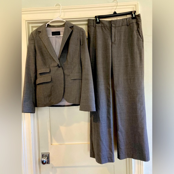 Banana Republic Martin style Suit - Picture 1 of 7